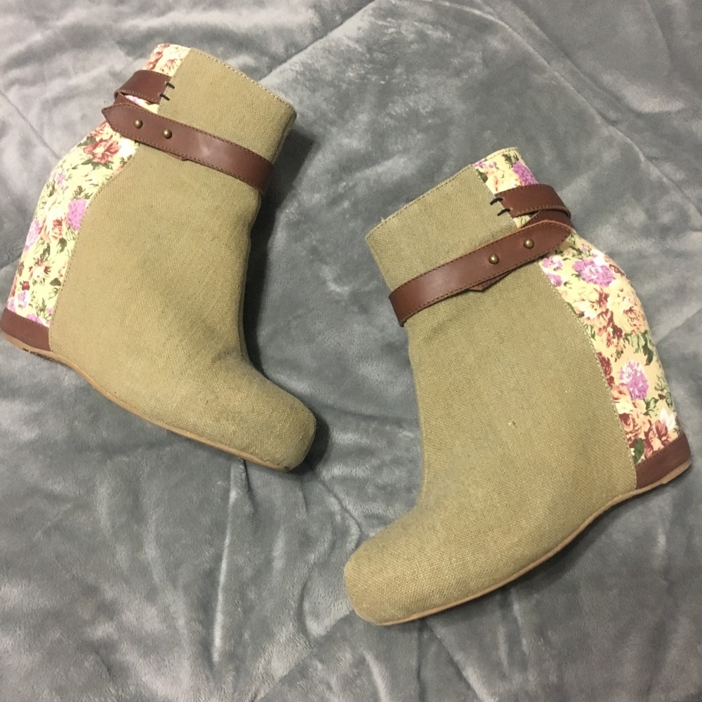80%20 Wedge Booties, Size 7
